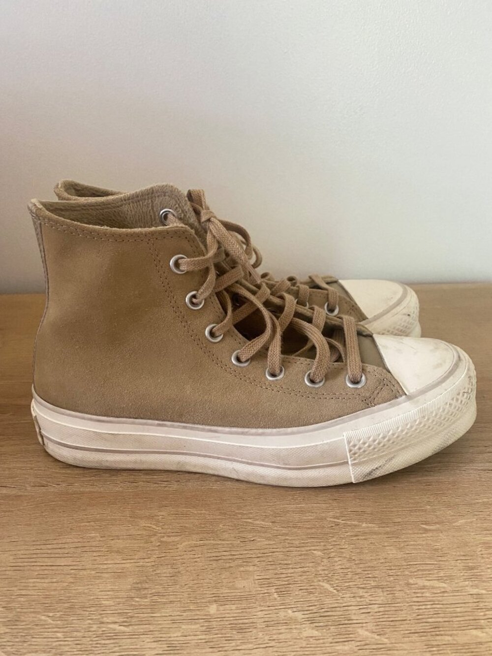 Converse Chuck Taylor All Star Womens Tan Suede High-Top Sneakers Size 7 - Picture 2 of 8